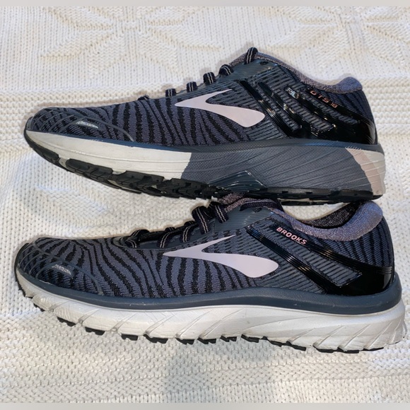 Brooks Women’s GTS 18, 6B - Picture 3 of 4